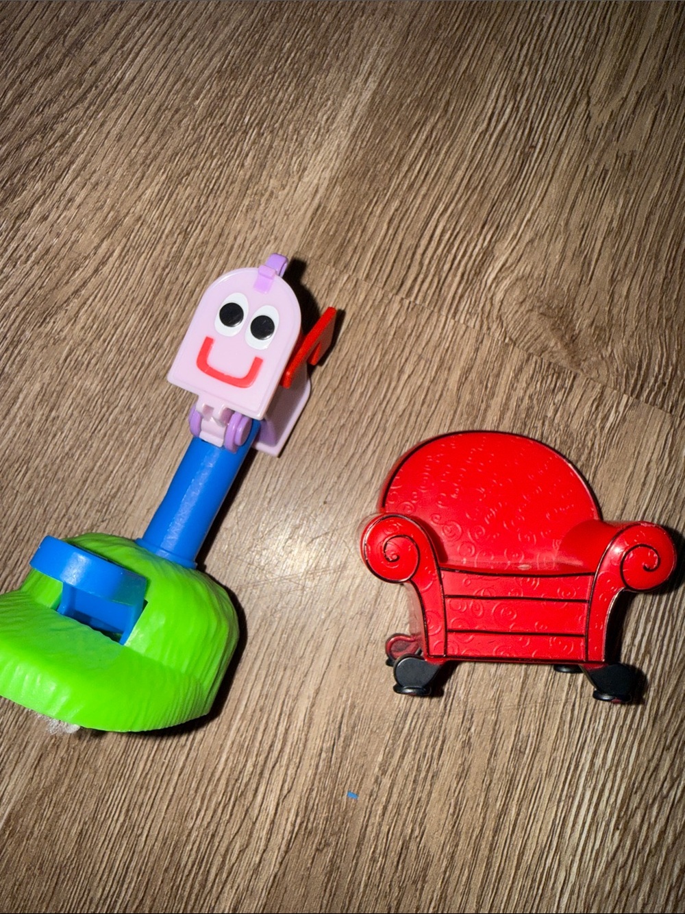 🏖️10 items for $20☀️ Blues Clues Thinking chair and mailbox pieces| no figure